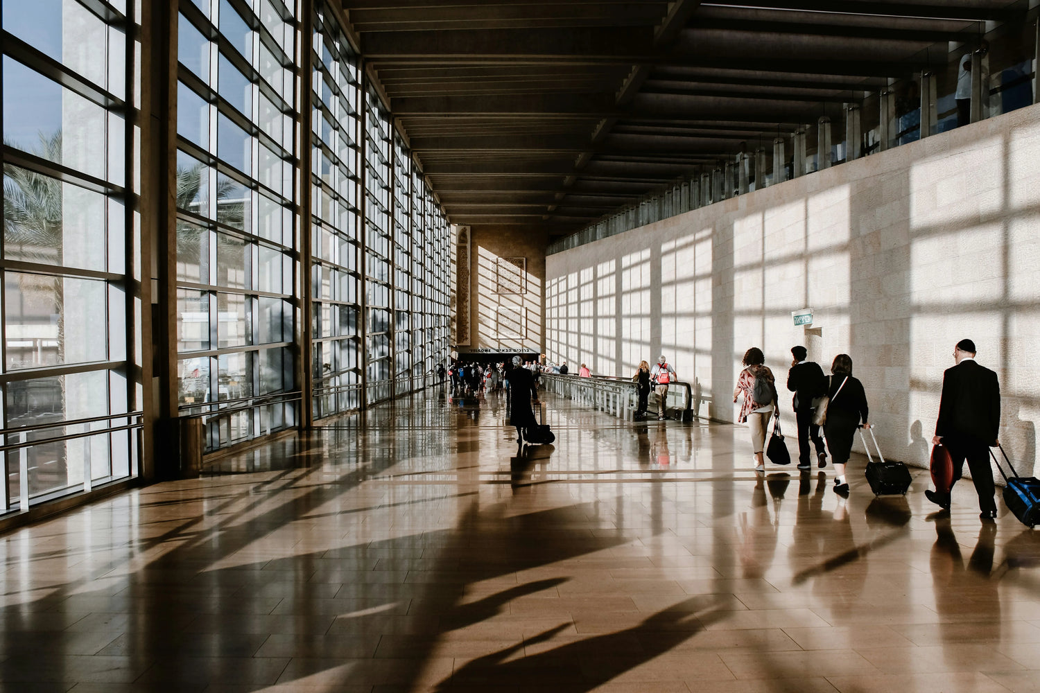 Business Traveler’s Secret: Staying Wrinkle-Free with Luggage Compression Bags