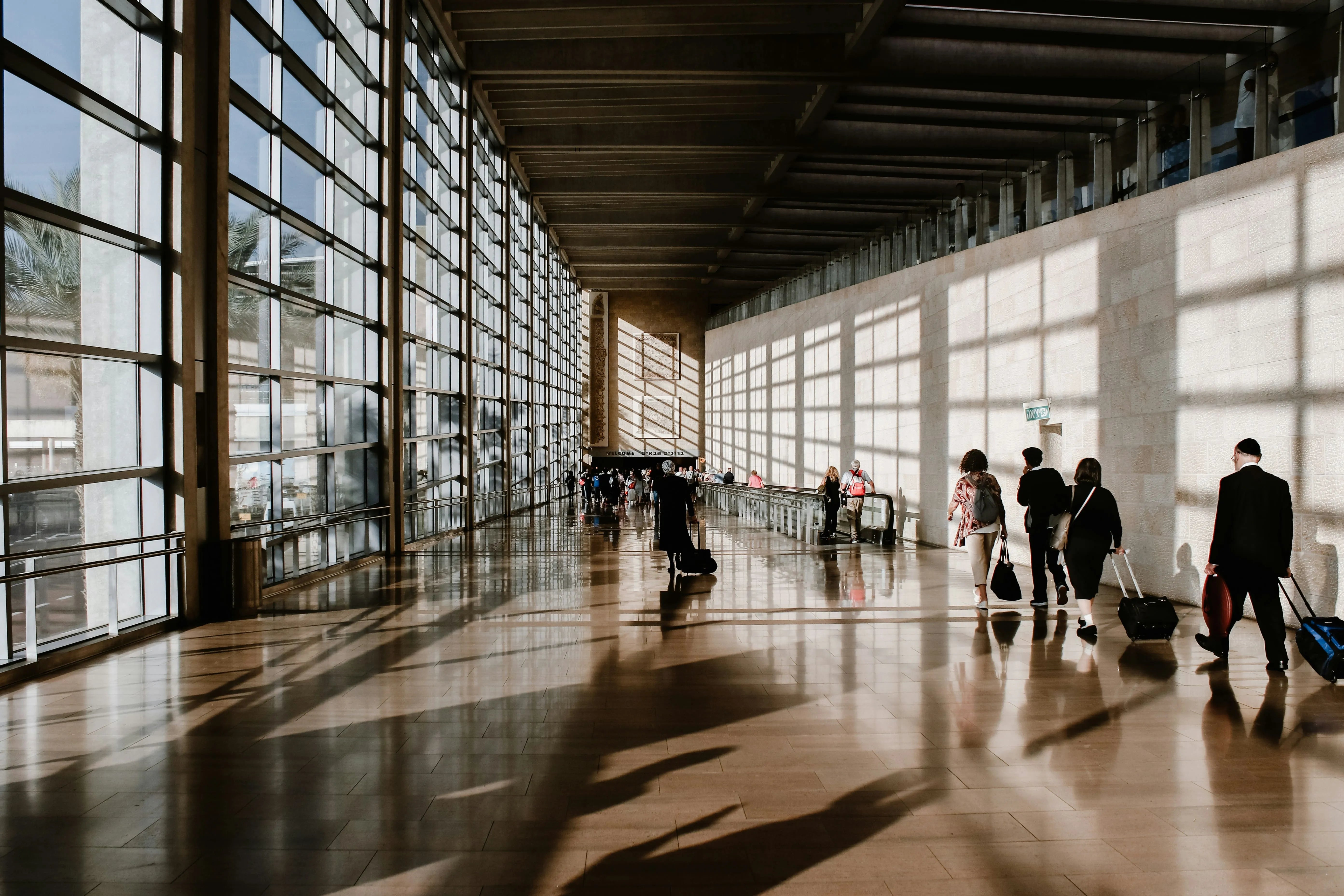 Business Traveler’s Secret: Staying Wrinkle-Free with Luggage Compression Bags