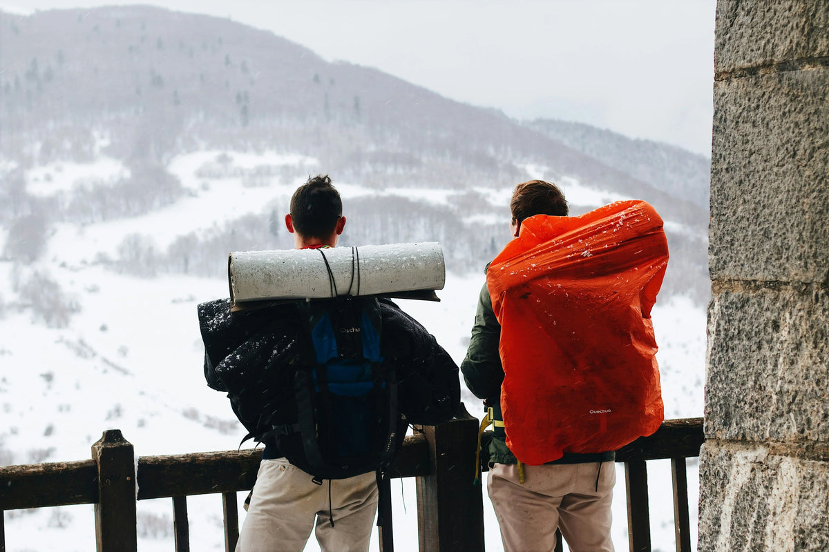 Roll-Up Vs Pump Vacuum Bags — Which is Better For Travel?