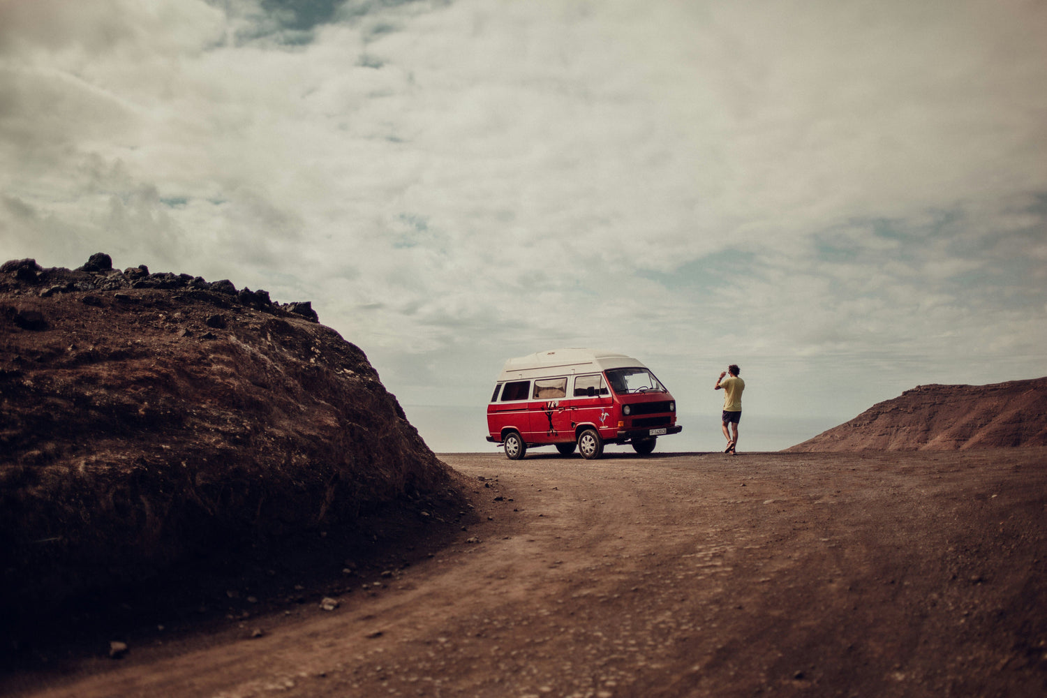 How To Keep Gear Accessible And Organized For Road Trips And Digital Nomads When On The Go