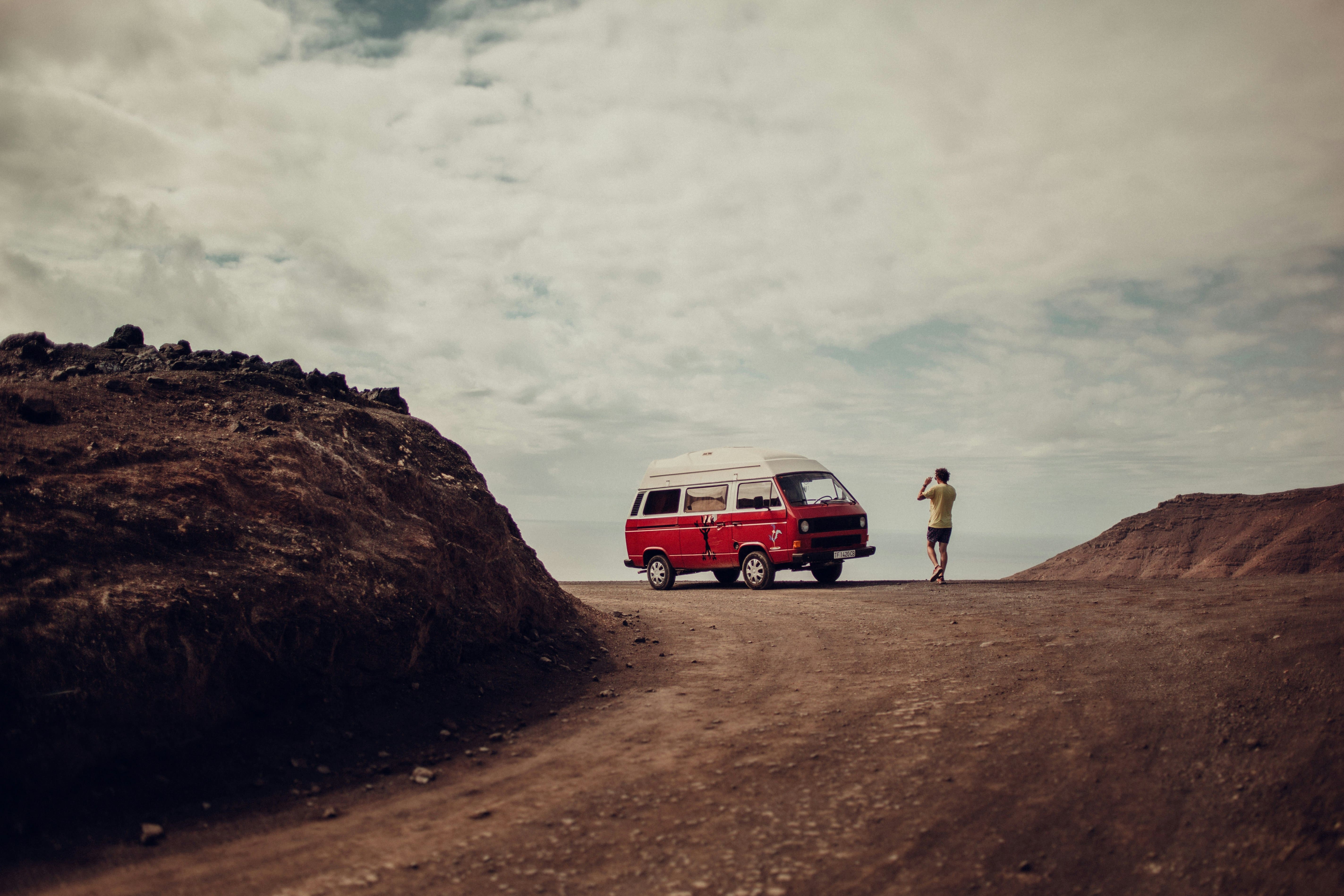 How To Keep Gear Accessible And Organized For Road Trips And Digital Nomads When On The Go