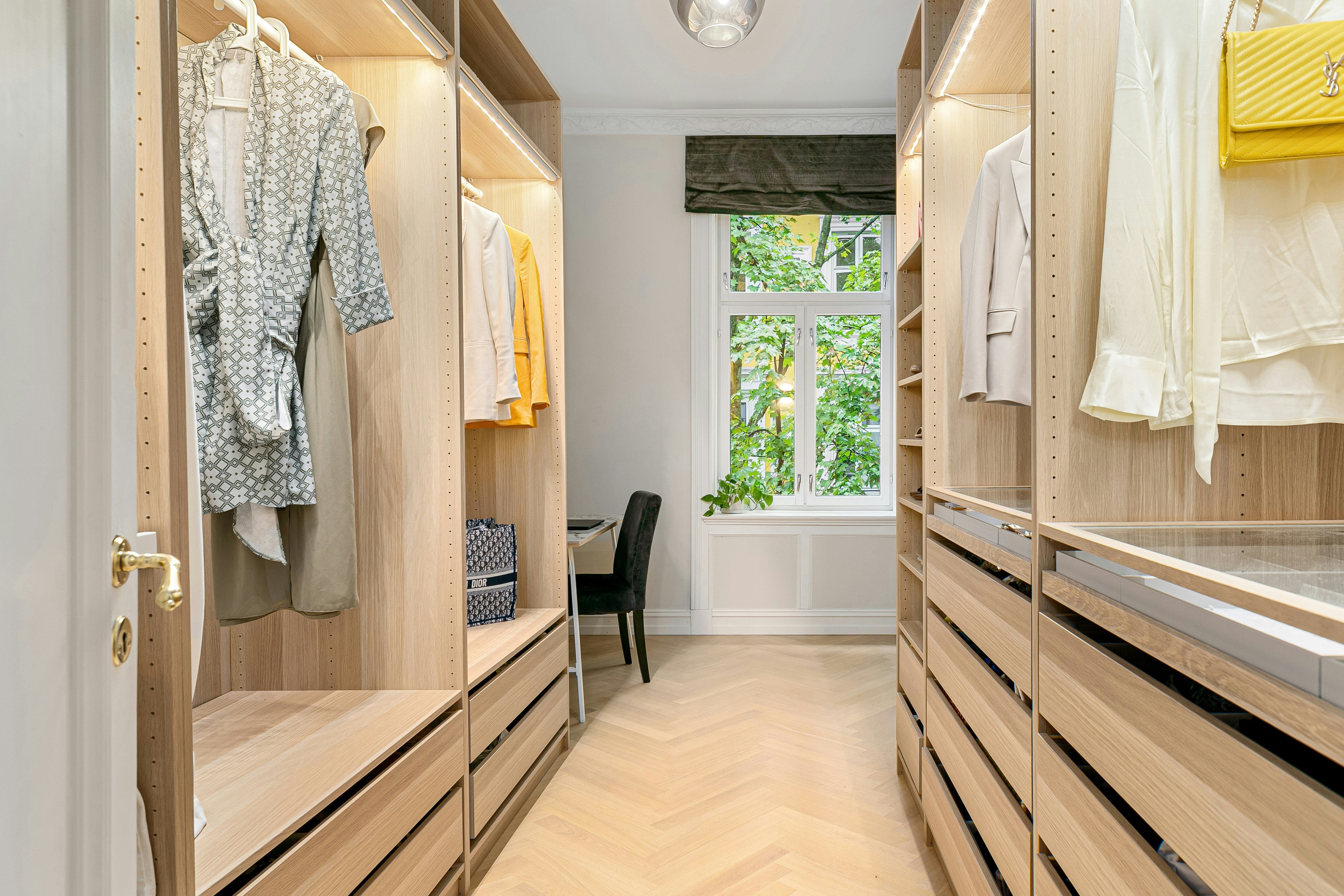 From Chaos to Order: Decluttering with Tech-Enhanced Storage Solutions