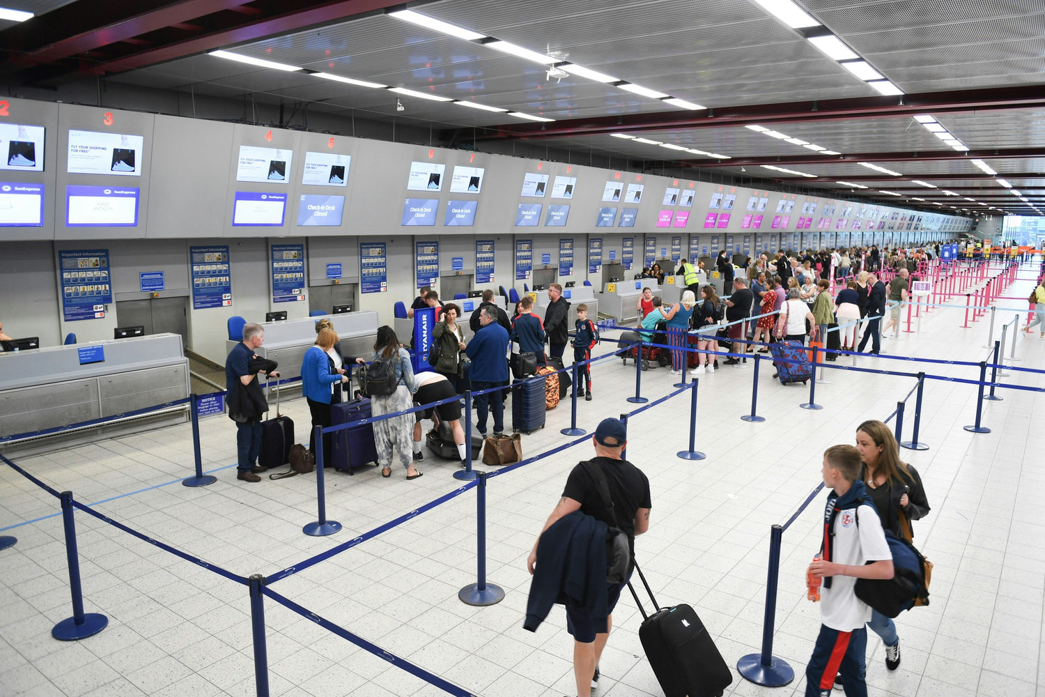 Avoid Airline Baggage Fees: How Vacuum Storage Bags Can Cut Travel Costs