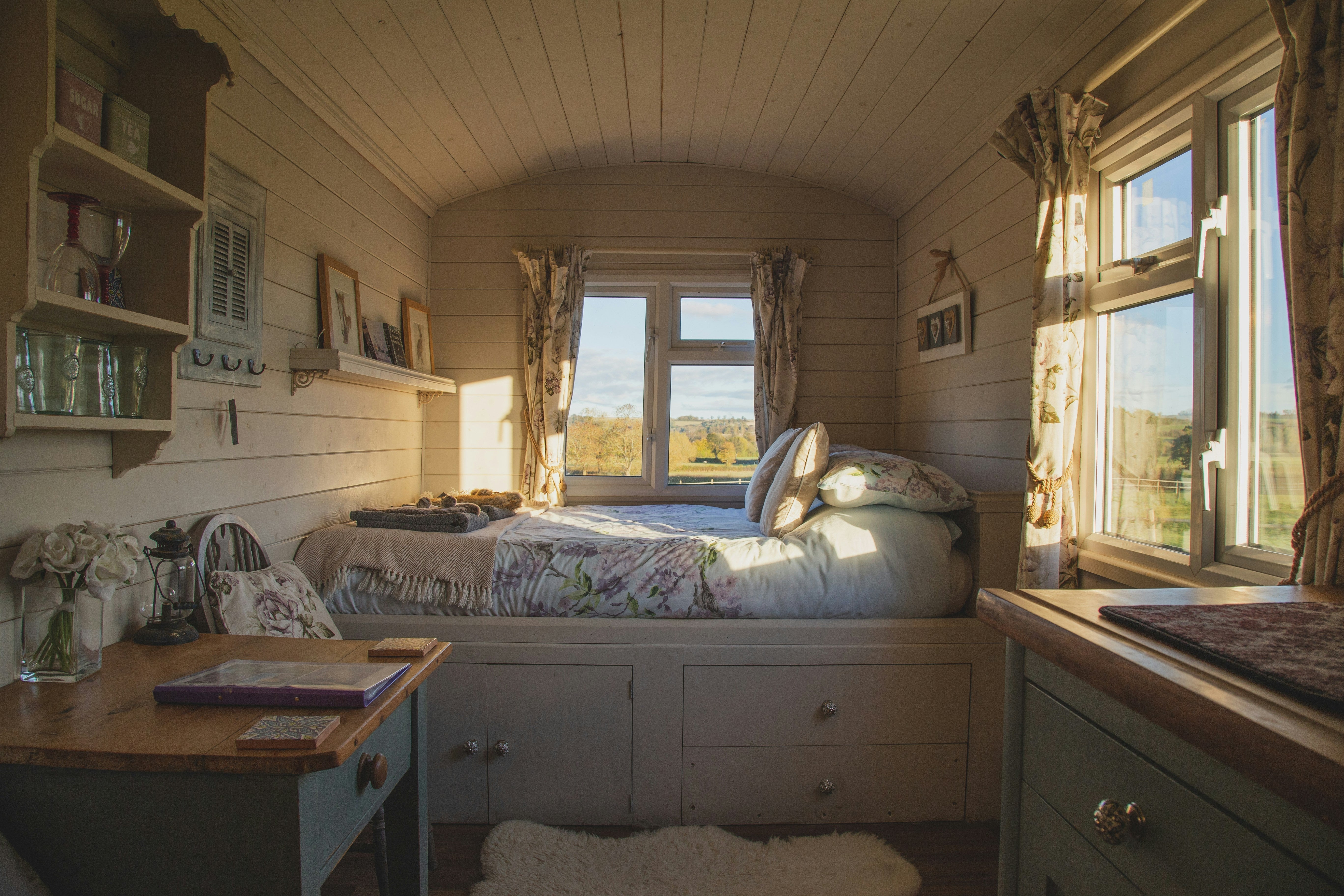 Tiny Dorm, Big Storage: Fitting 3 Comforters And A Wardrobe In One Trunk
